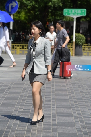 工装，肉丝高跟美眉