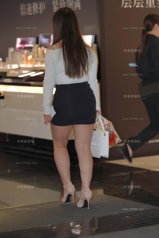 微胖，紧身包臀短裙