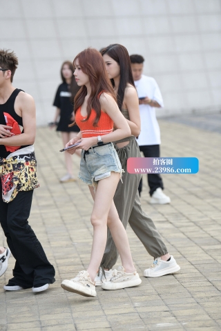 街拍热裤，夏日穿搭【春光外......