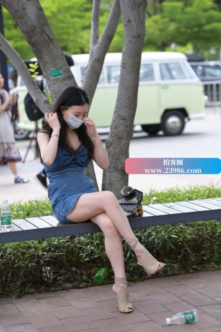 深圳时装周---牛仔裙美腿小姐姐