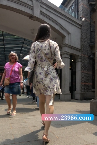 4K - 街拍性感丝袜连衣裙街拍高跟美女 [1.42 GB/MP4]（视频版）