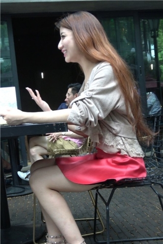 4K - 极品气质红色连衣裙街拍美腿气质美女第二集[1.18 GB]（视频版）