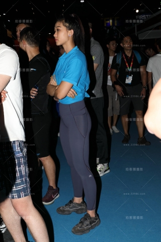 【欧阳幽明赛帖】深蓝色瑜伽裤美女