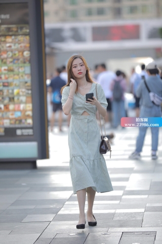 街拍长裙美女