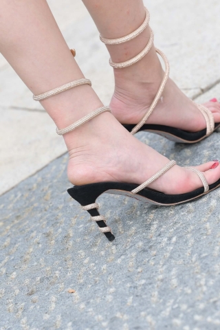 黑色吊带裙美女美Zu 【第一篇】