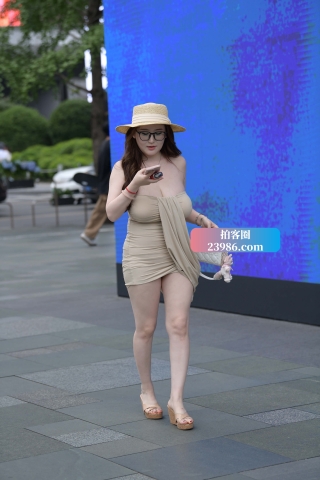 百年难遇，街拍性感‘大’美女