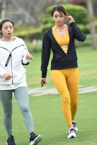 【咔喳赛帖】细雨中一抹黄色风景线