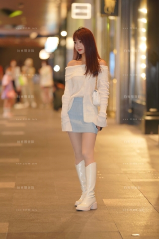 搭讪甜美的长靴美眉 【图片➕视频】