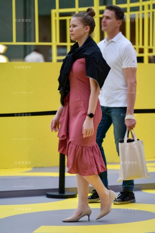 ★微微丰腴红裙美女