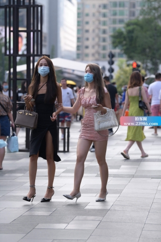 包臀裙高跟美女