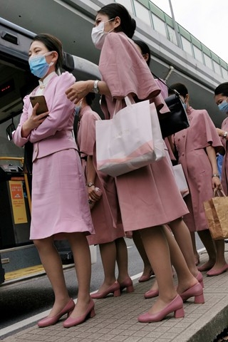 罕见超薄灰si空乘们互相试鞋震撼（完整版）