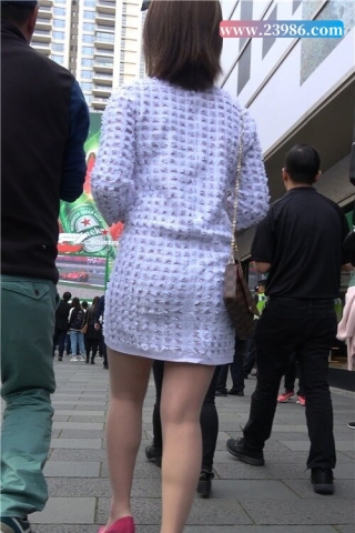 4K - 粉色高跟鞋魅力大方成熟女子 [988 MB/MP4]（视频版）