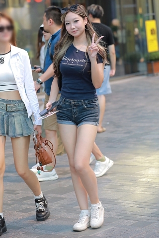 牛仔热裤美女【原图+视频】