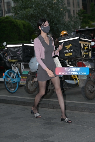 气质的超短裙嘿丝美女