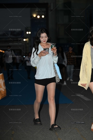 换了便装的的超薄丝美眉