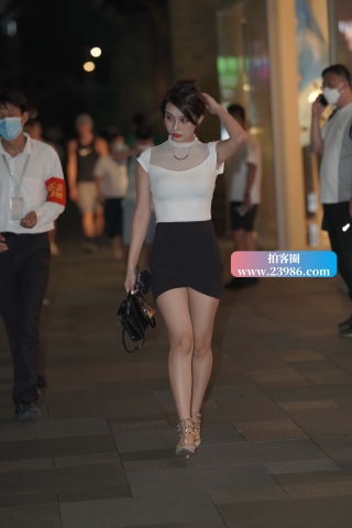 夜拍包臀裙美眉