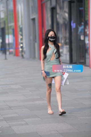 街拍超短裙小妞~【春光乍......】