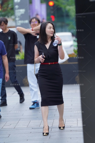 黑色群高跟贵妇