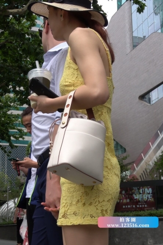 4K - 街拍黄色吊带裙美女[1.40 GB/MP4]（视频版）