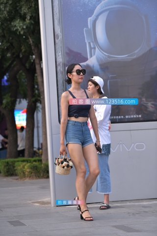 【街拍之魂赛帖】性感热裤少妇