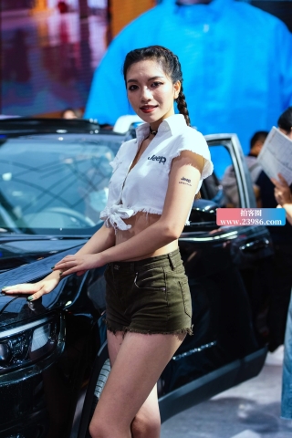 长腿车模小姐姐