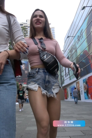 4K - 性感热裤极品街拍美女 [1.96 GB/MP4]（视频版）