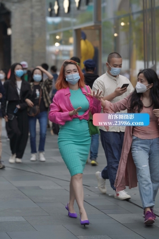 成熟韵味紫色高跟美妇