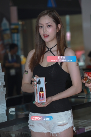 【视觉冲击赛贴】舌尖上的诱惑，大长腿美女