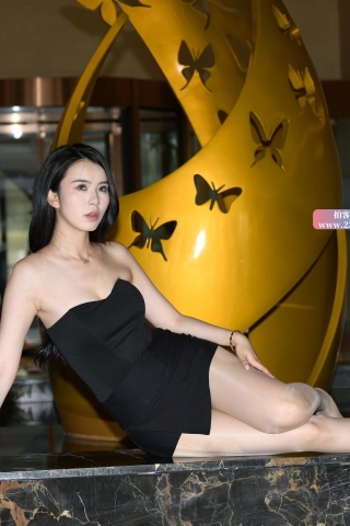 性感R丝美腿美女，太美了！