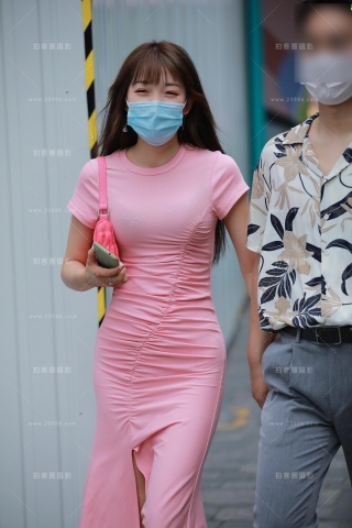 【玻璃街拍】粉色包臀裙女友