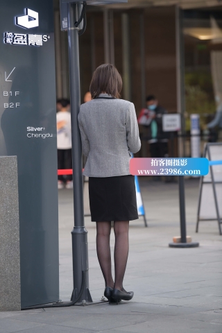 嘿丝美女下班啦~