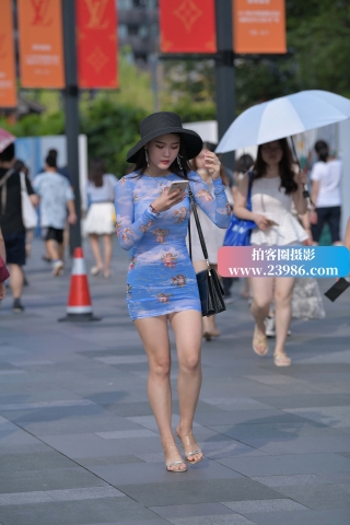 包臀超短裙街拍美女