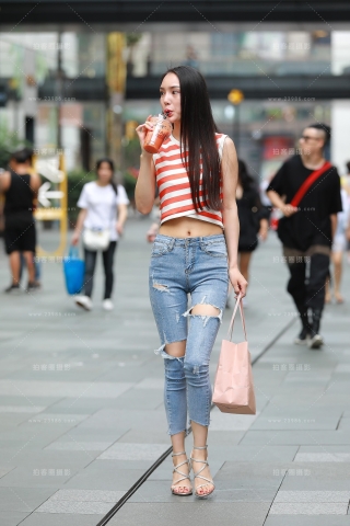 短装，小蛮腰，紧牛高跟美女