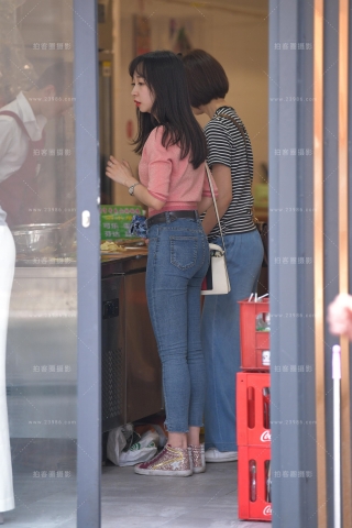 【视觉冲击赛贴】买撸串串的紧牛美眉