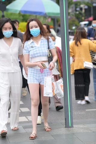 偶遇居家热裤套装轻熟美人