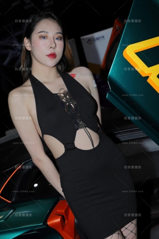 黑色胸带 连衣短裙