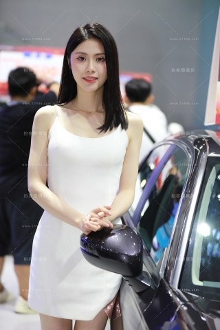 白裙模特小姐姐