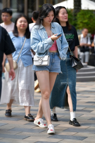 ★牛仔热裤素颜美女