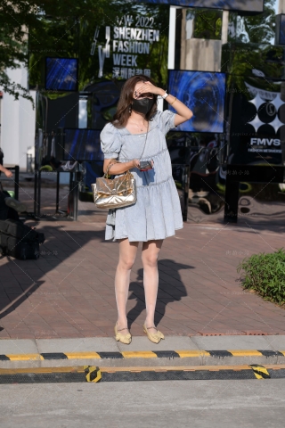 超薄rou丝，浅蓝色连衣裙美女