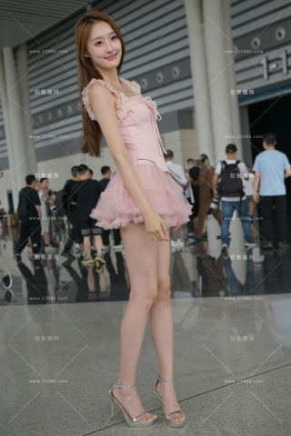 风色裙美腿美足小姐姐 小桂圆