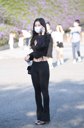 街拍长腿紧牛高跟SF