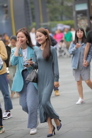 娇小玲珑的小姐姐 女人味十足