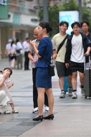 抓拍促销员小姐姐