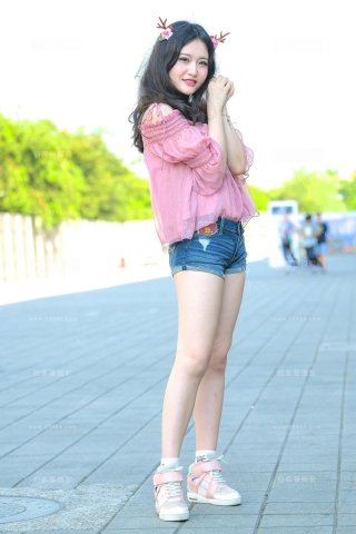 卖萌可爱热裤MM