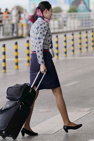 匆匆而过的空姐（完整版）