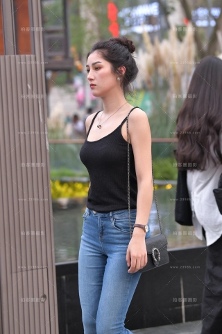 【视觉冲击赛贴】高挑的吊带紧牛小姐姐