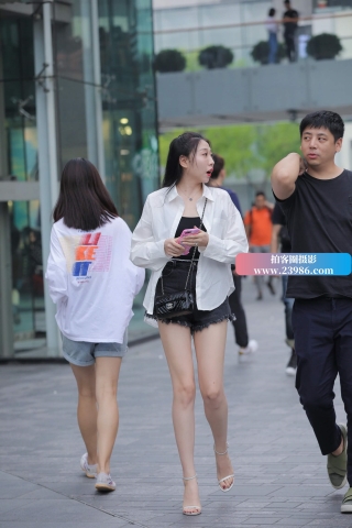 超级大长腿美眉