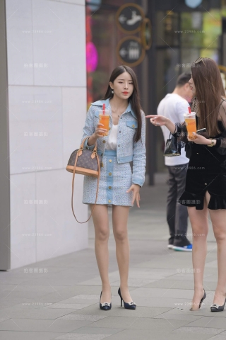 街拍丝袜高跟妹子