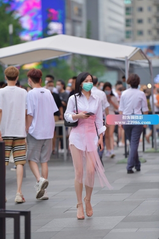 这高跟鞋最少有15厘米吧