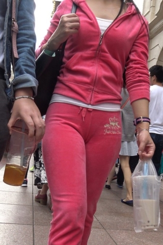 4K-粉红色套装很有韵味的街拍美女第二集 [777 MB]（视频版）